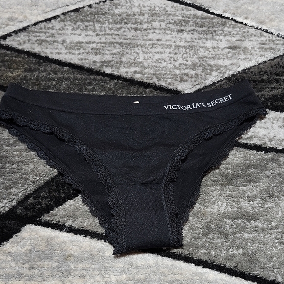 VICTORIA SECRET 2015 BLACK LACE-TRIM RUNCHED-BACK CHEEKINI BIKINI PANTY - Picture 1 of 9